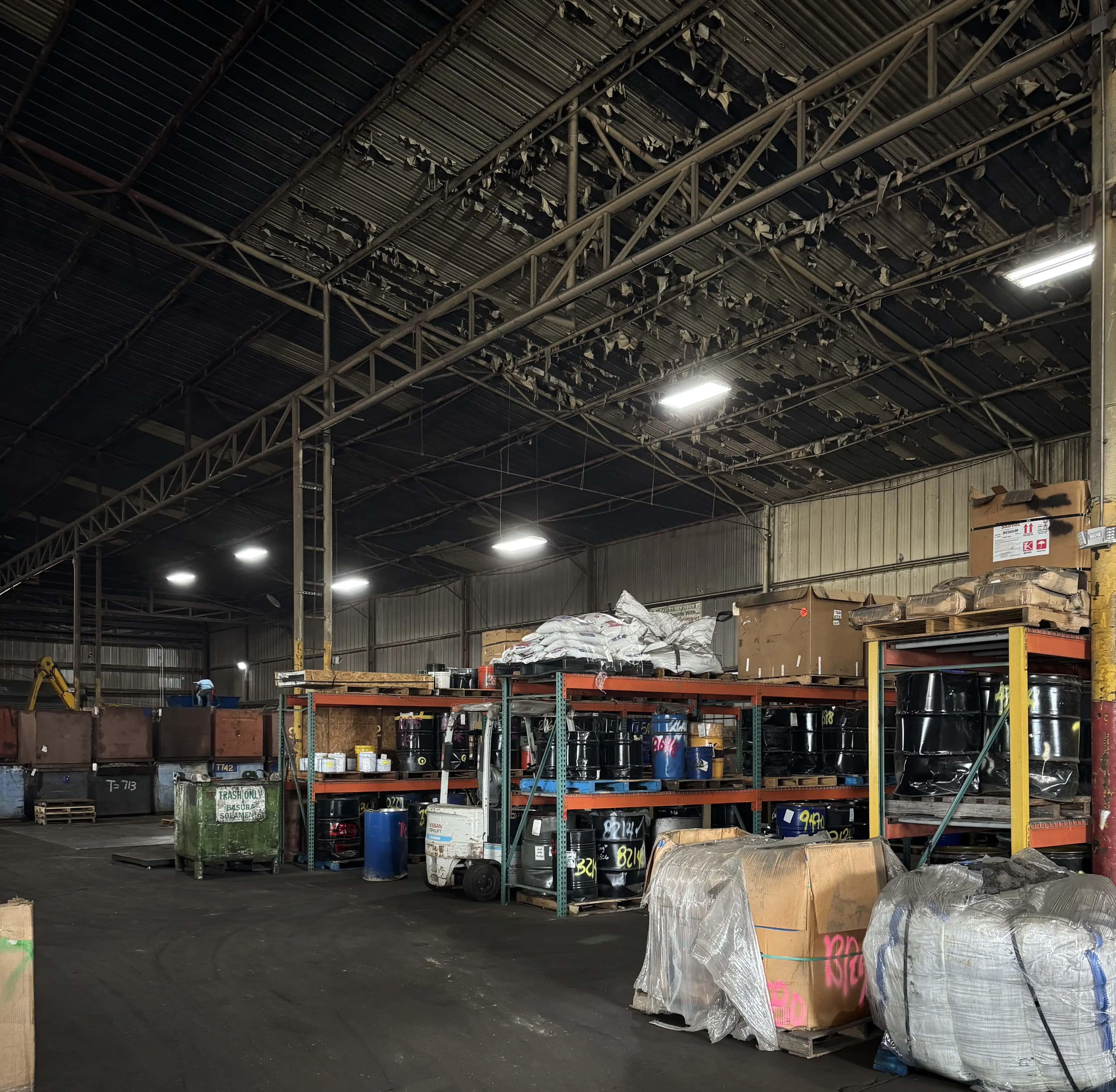 Bodega industrial y materiales metalicos recuperados en Houston, Texas