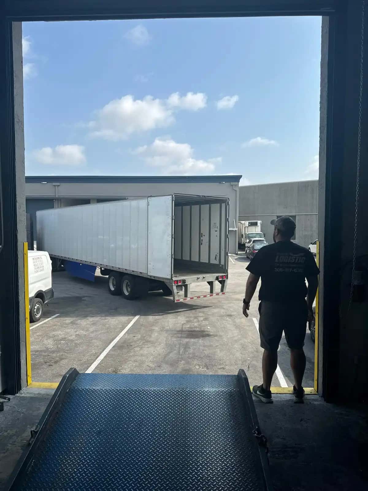 Bodega logística de Miami y cargue de camión