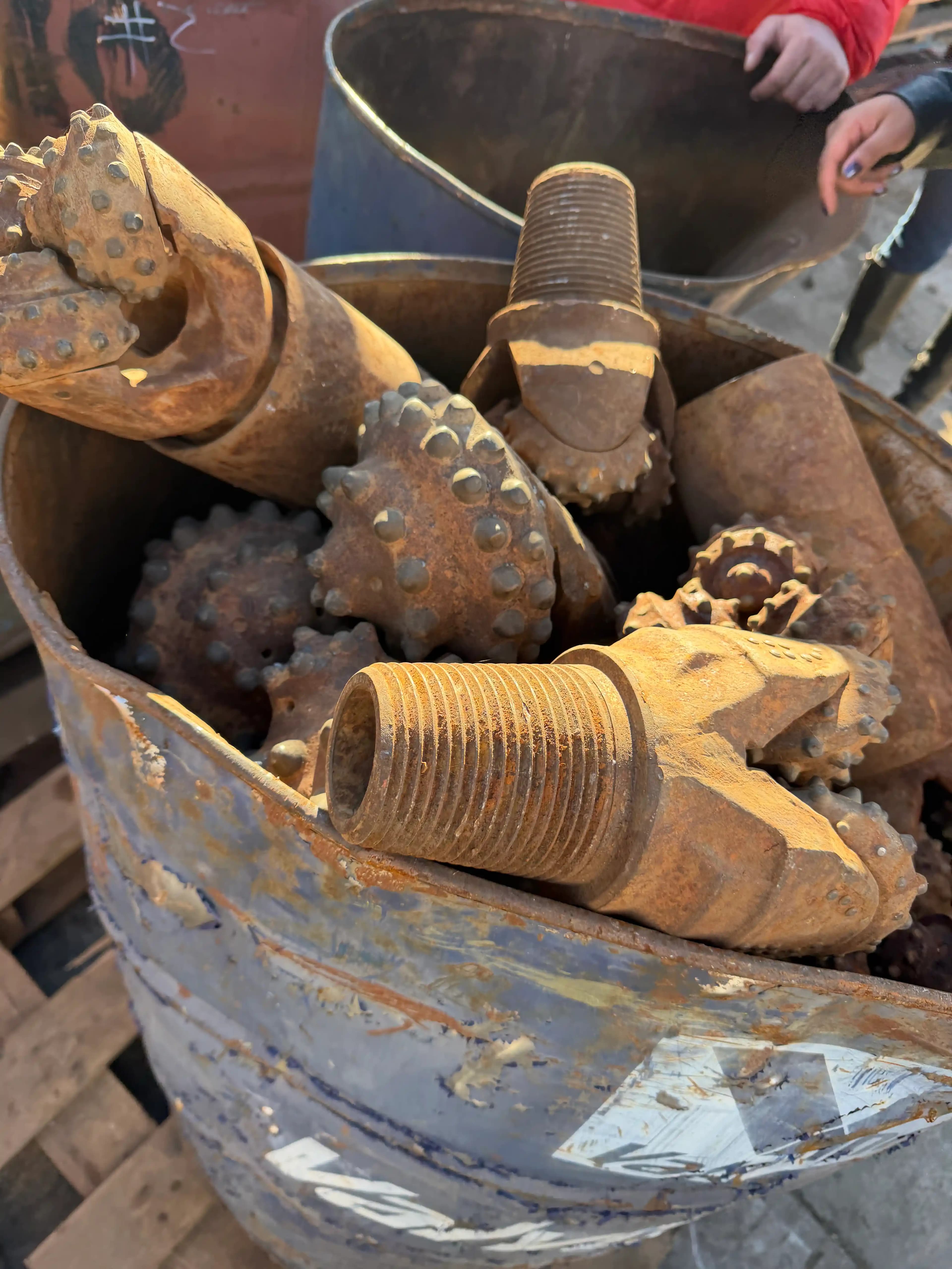 Detalle cercano de brocas industriales