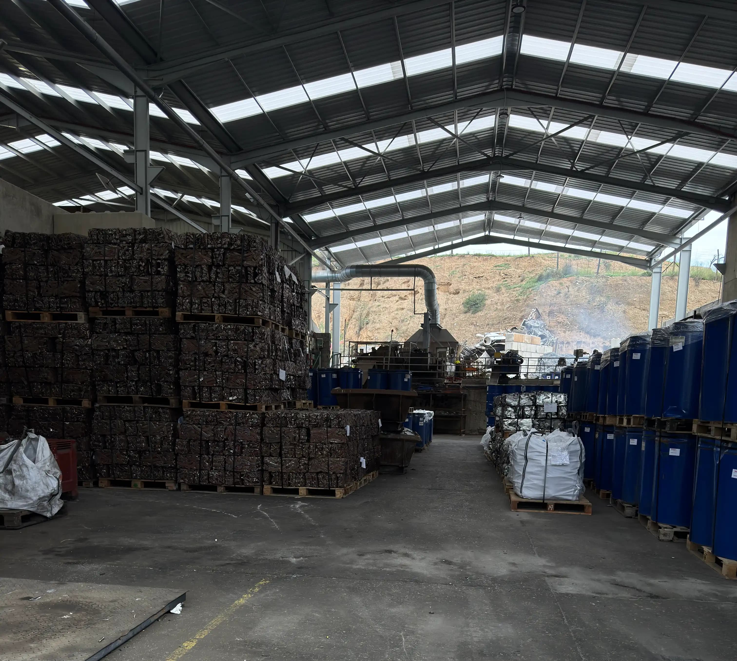 Bodega industrial de metales en Barcelona, España
